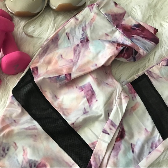 LAST ONE [boutique] abstract mesh insert leggings - Picture 4 of 5